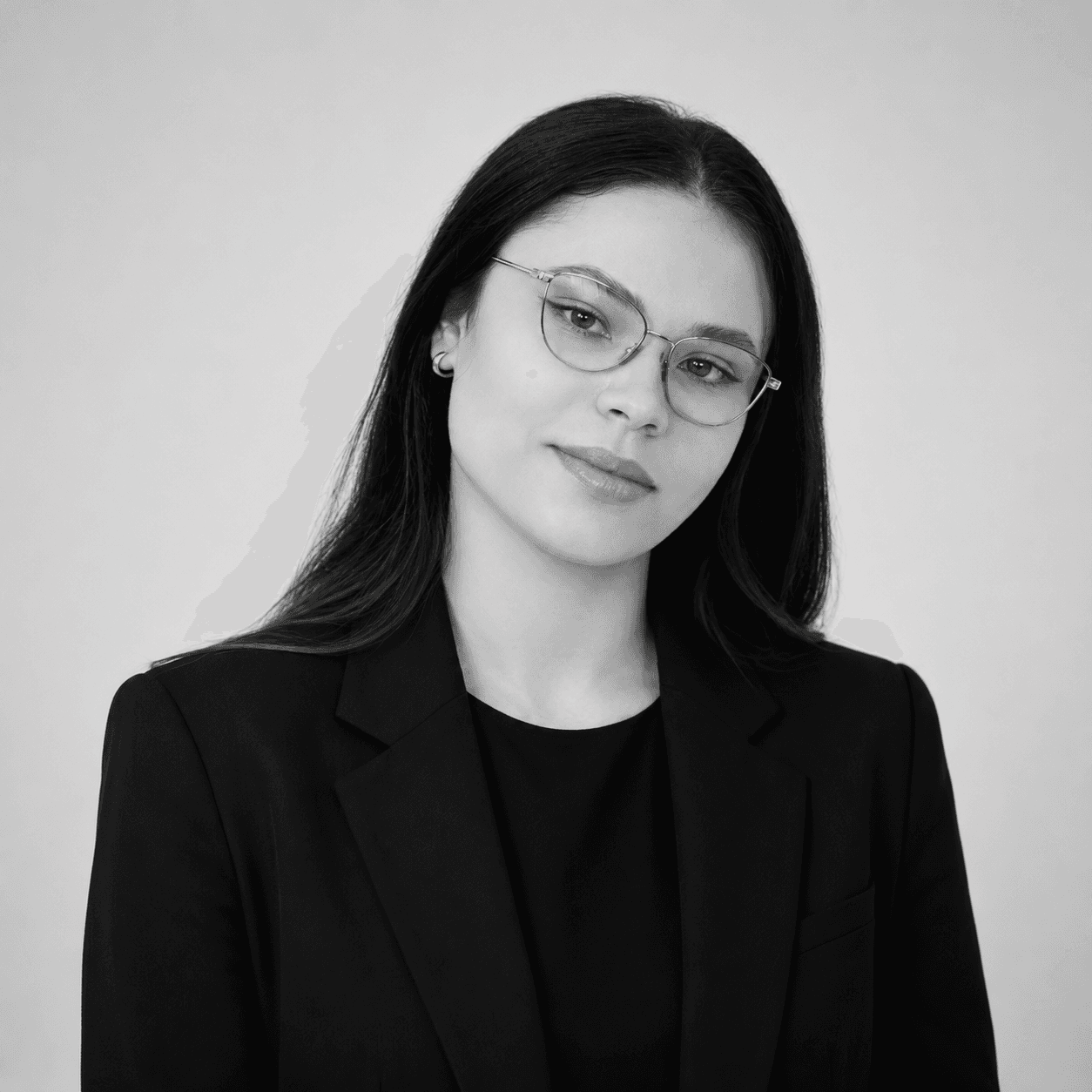 Lora - Media Buyer